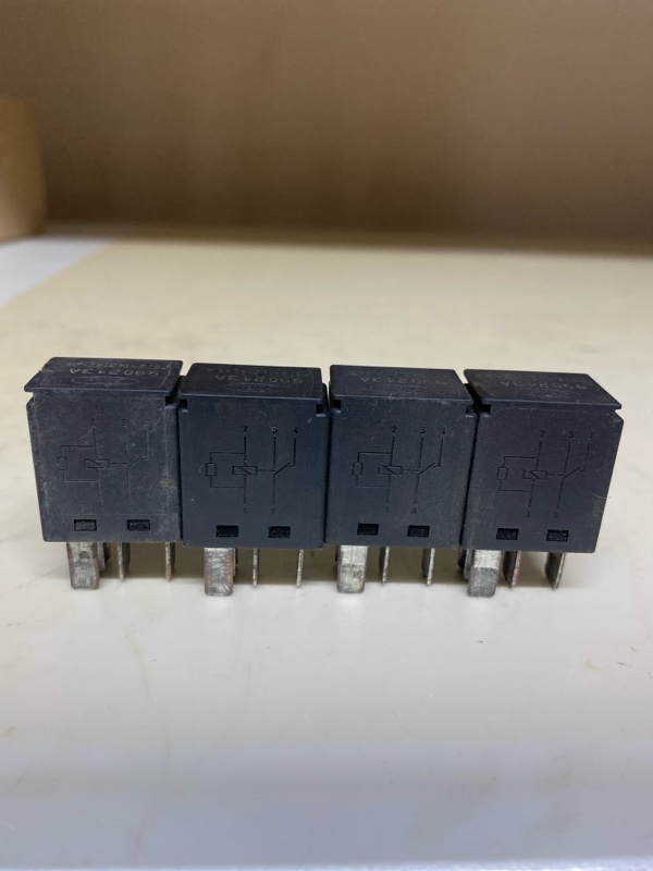 Реле Ford Mondeo 3 Лифтбек 1.8 Реле Ford Mondeo 3 Лифтбек 1.8