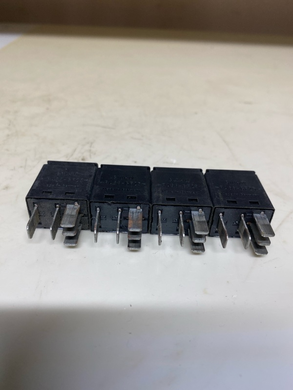 Реле Mondeo 3 2002 Лифтбек 1.8 Реле Mondeo 3 2002 Лифтбек 1.8