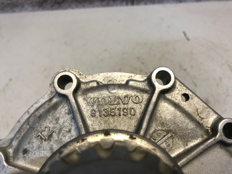 Помпа насос водяной Volvo 850
