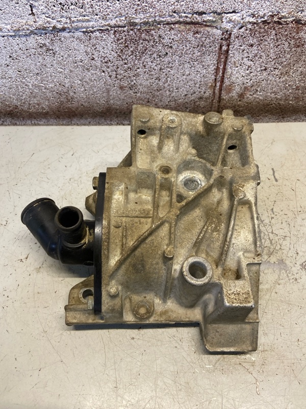 Корпус помпы Peugeot 207 2006-2015 ET3J4 9646075210 Б/У
