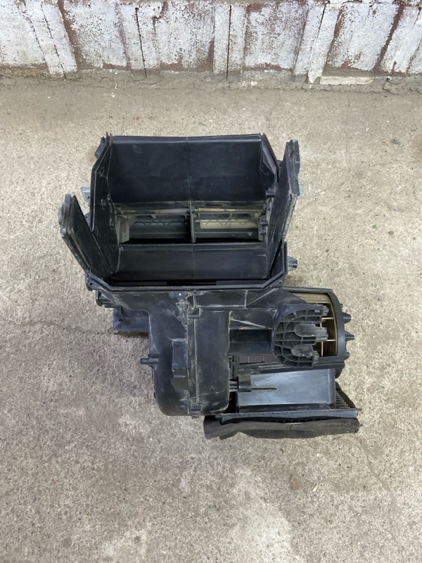 Корпус отопителя печки Ford Focus 2 2004-2011 4M5H18A584 Б/У
