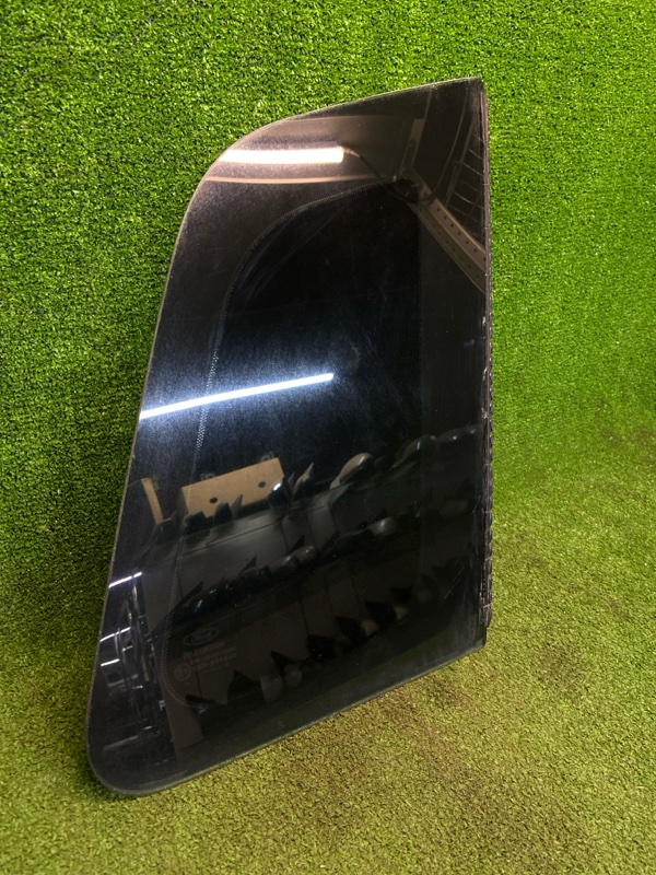 Стекло глухое заднее правое Fiesta 5