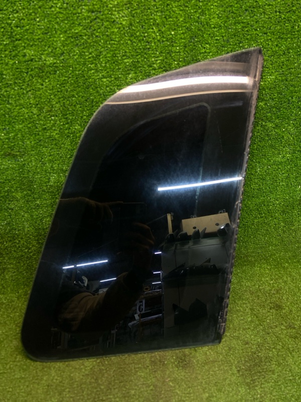 Стекло глухое заднее правое Ford Fiesta 5