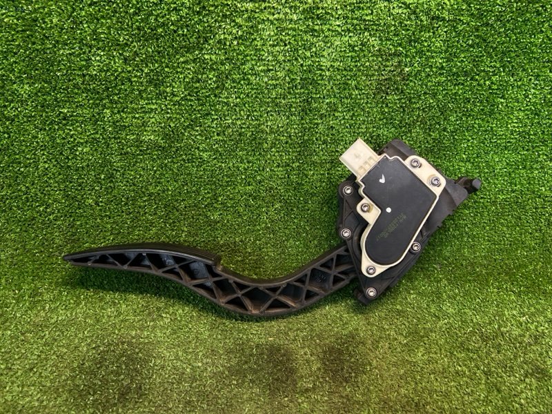 Педаль газа  электронная Chevrolet Aveo T300 96858781 Б/У