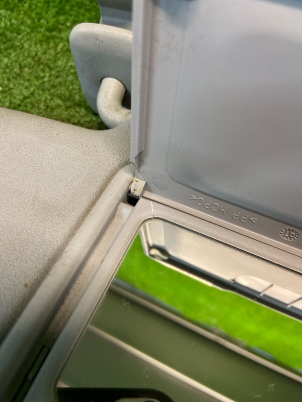 Козырек солнцезащитный левый 3BK