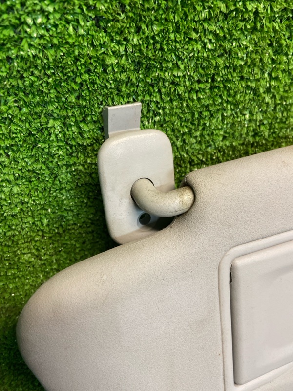 Козырек солнцезащитный левый 3BK