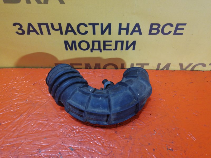 Запчасть патрубок воздушного фильтра ВАЗ 2111 1998-2009 1748035 Б/У Патрубок воздушного фильтра ВАЗ 2111 1998-2009 1748035 Б/У