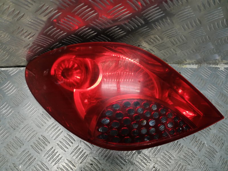 Запчасть фонарь задний наружный левый Peugeot 207 2008 WC 1.6 VTi AT 9649986680 Б/У Фонарь задний наружный левый Peugeot 207 2008 WC 1.6 VTi AT 9649986680 Б/У