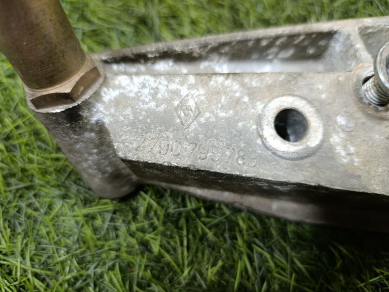 Кронштейн КПП KANGOO 1997-2008