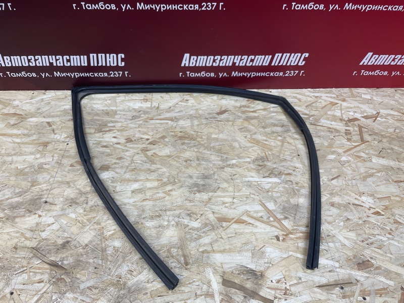 Уплотнитель стекла двери