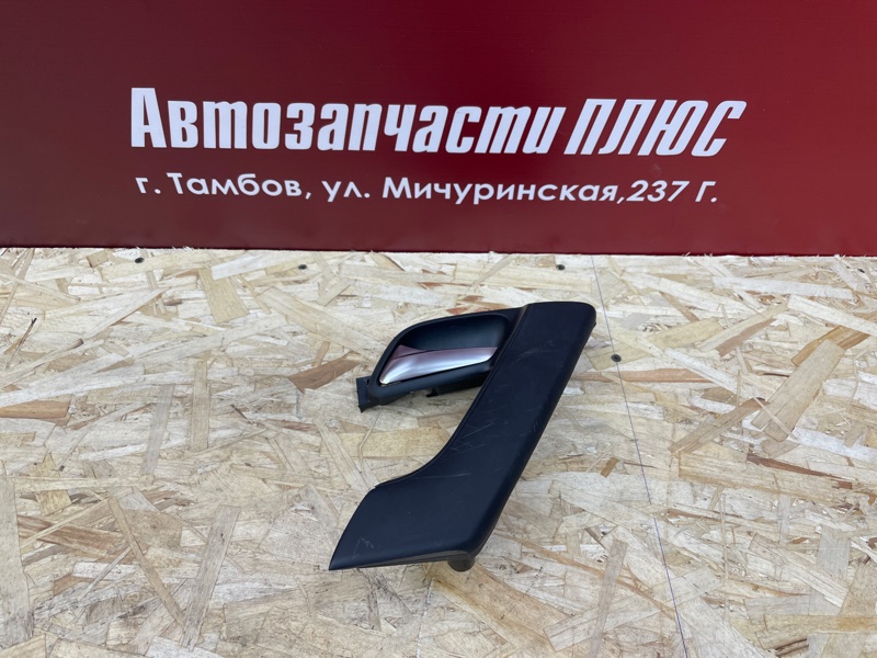 Внутренняя ручка двери