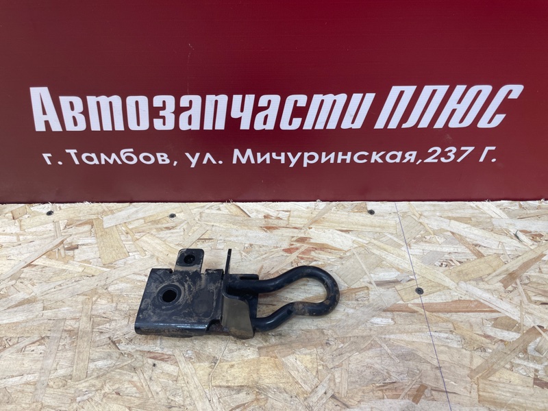 Буксировочный крюк