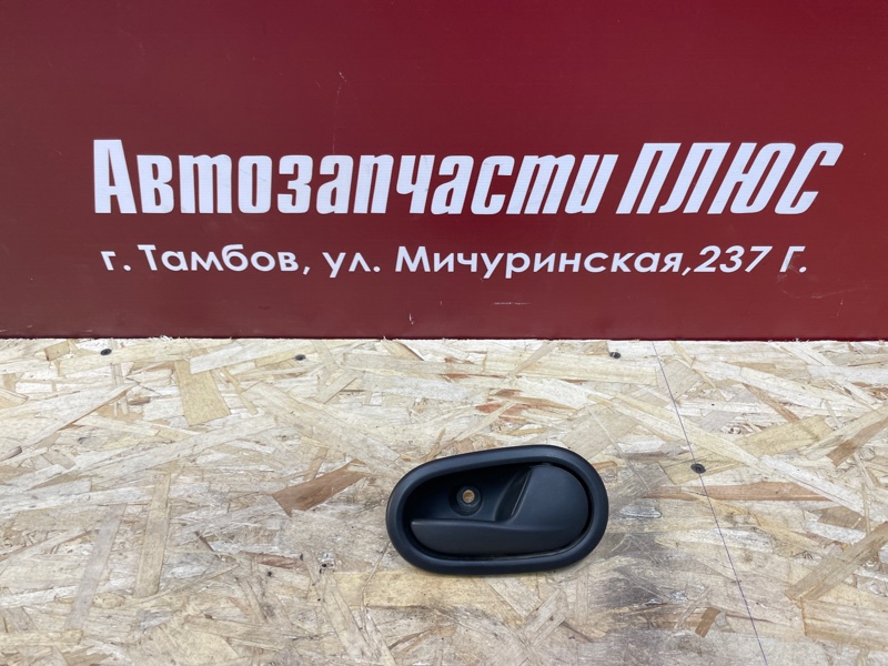 Внутренняя ручка двери