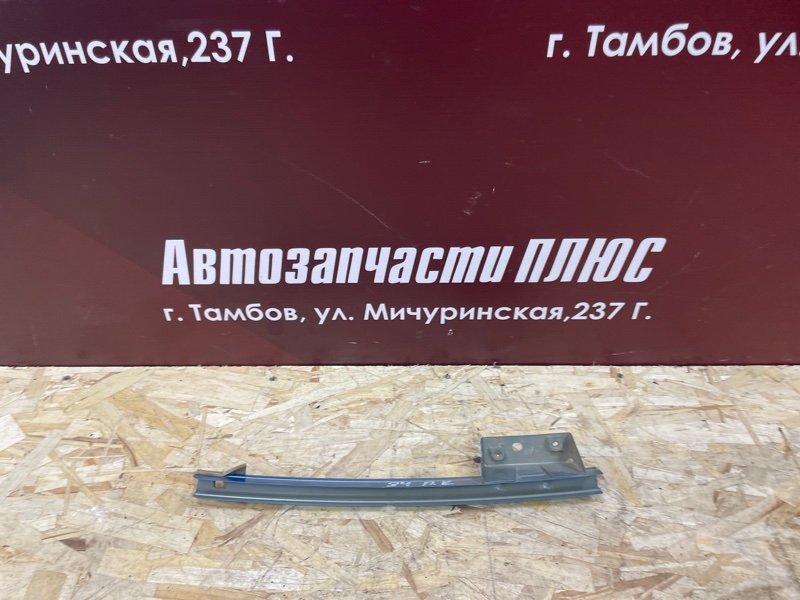 Направляющая стекла двери