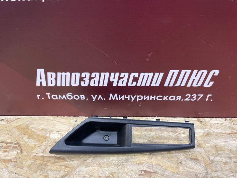 Внутренняя ручка двери