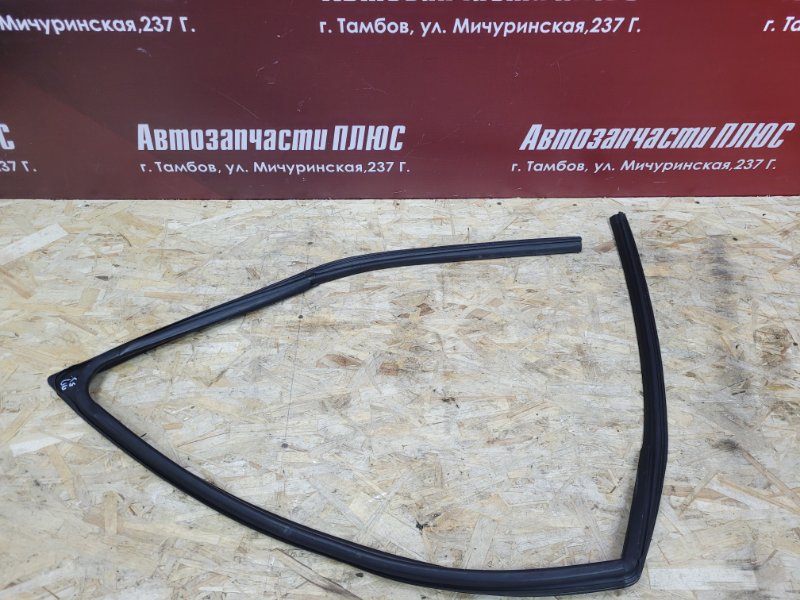 Уплотнитель стекла двери