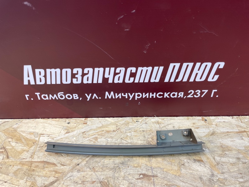 Направляющая стекла двери