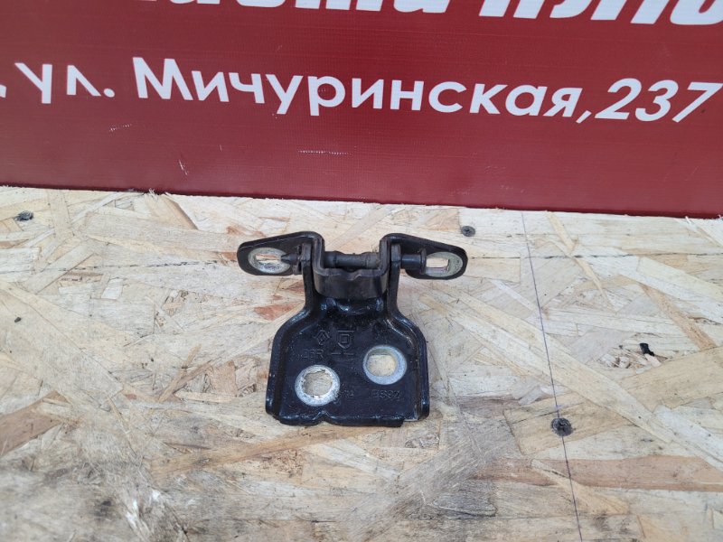 Петля двери