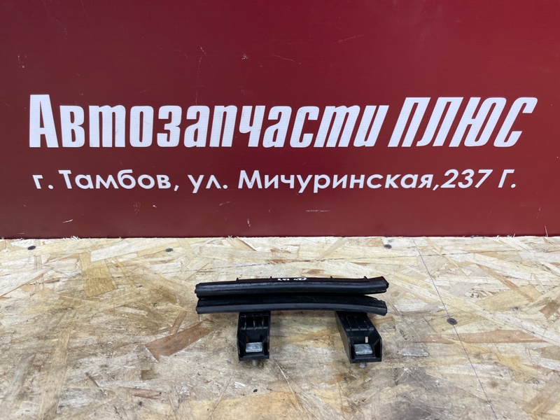 Направляющая стекла двери