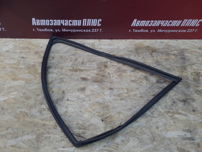 Уплотнитель стекла двери