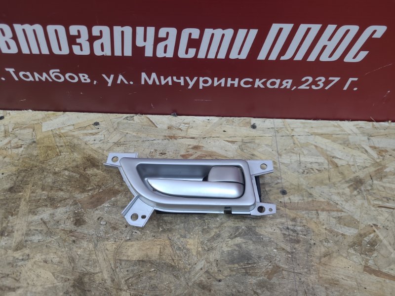 Внутренняя ручка двери