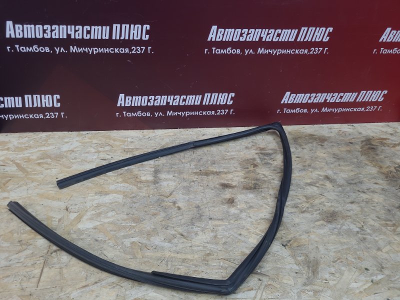 Уплотнитель стекла двери