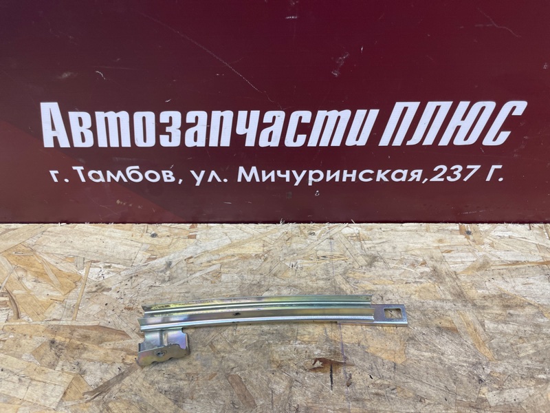Направляющая стекла двери