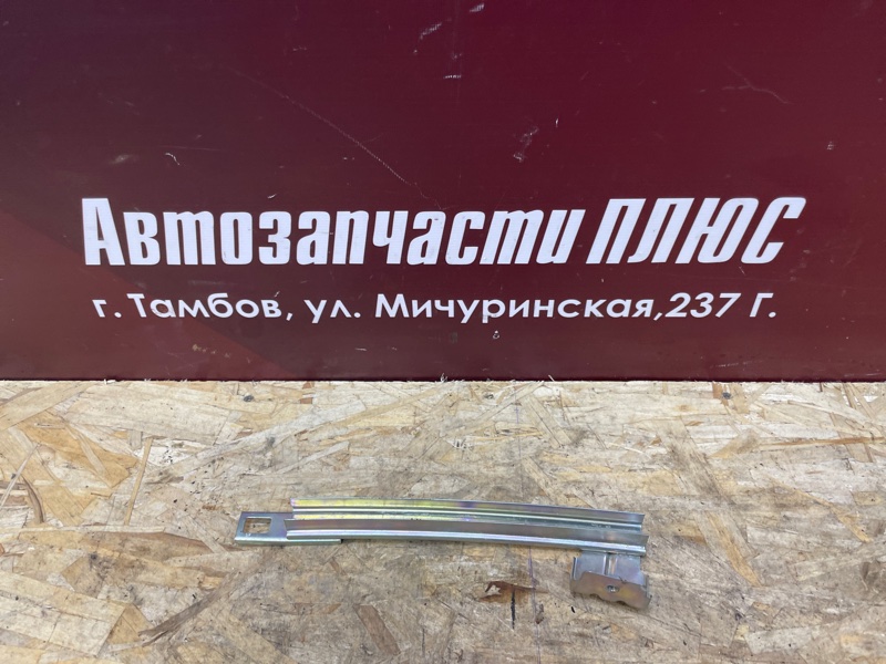 Направляющая стекла двери