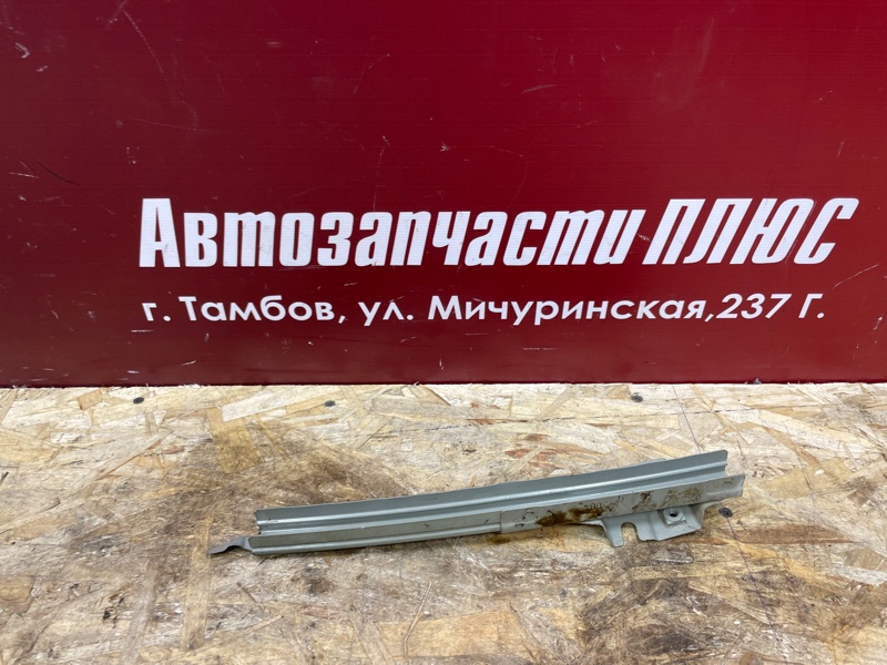 Направляющая стекла двери