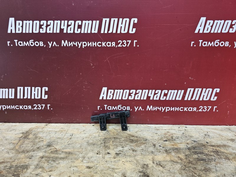 Направляющая стекла двери