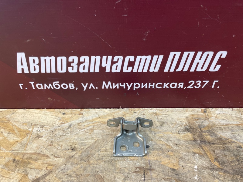 Петля двери