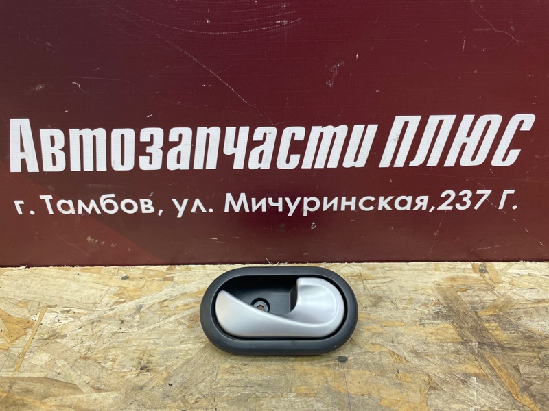 Внутренняя ручка двери