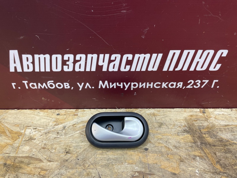 Внутренняя ручка двери