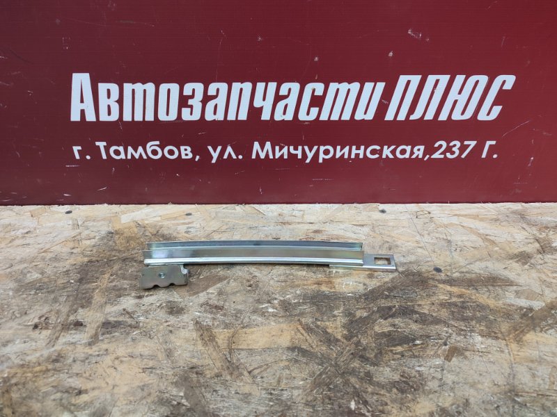 Направляющая стекла двери