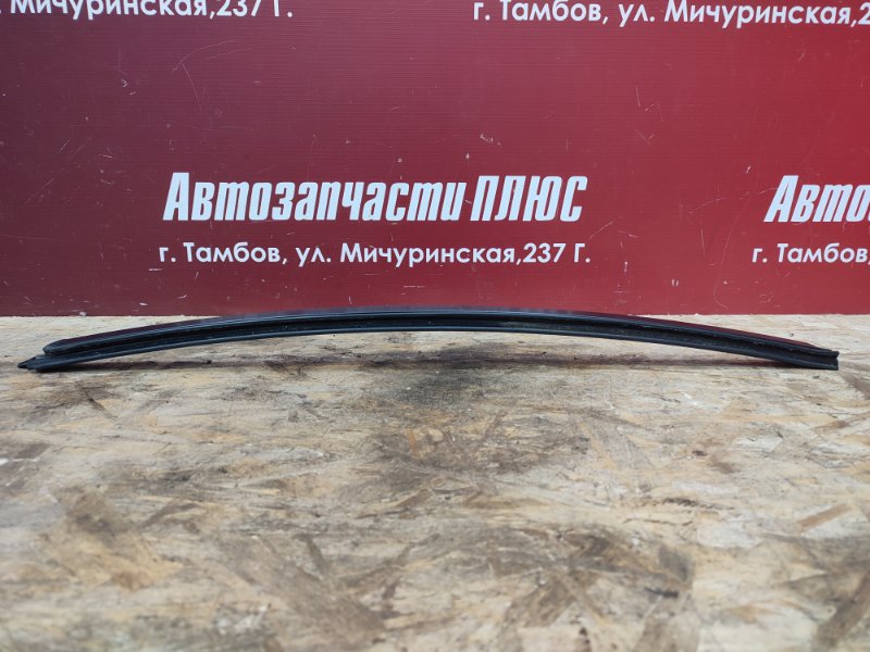 Направляющая стекла двери