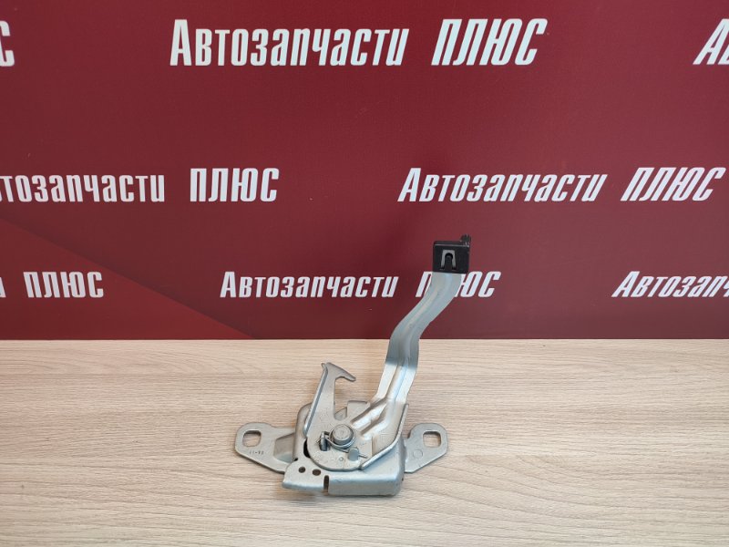 Замок капота