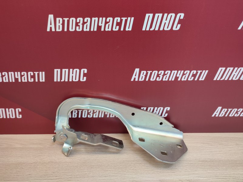 Петля капота