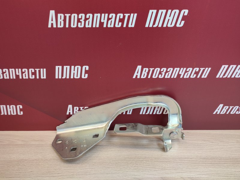 Петля капота