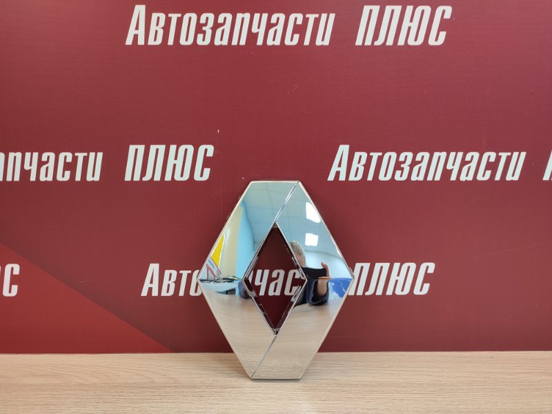 Эмблема решетки радиатора