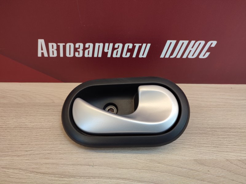 Внутренняя ручка двери