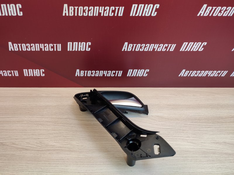 Внутренняя ручка двери