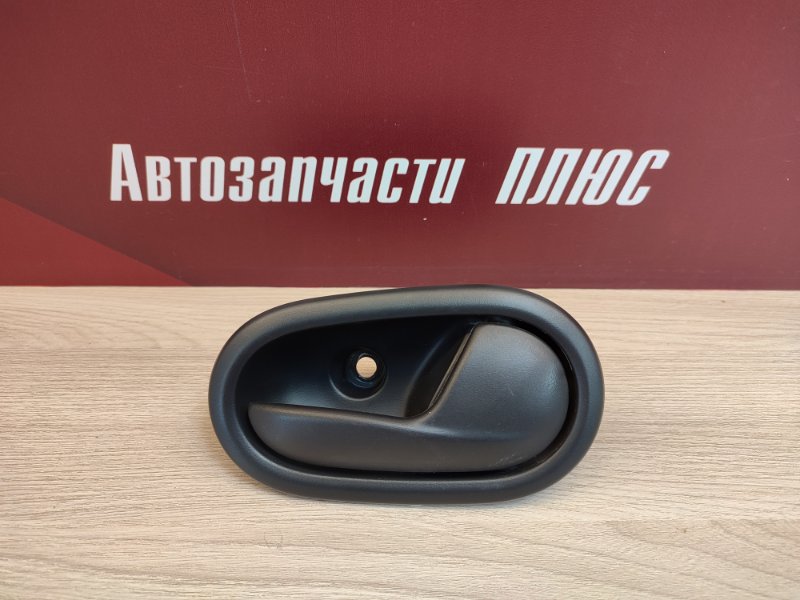 Внутренняя ручка двери