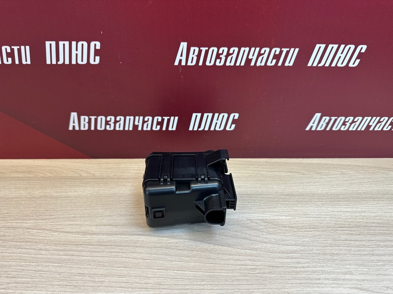 Блок предохранителей и реле