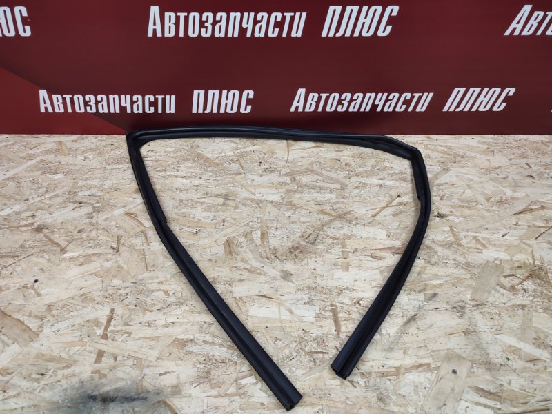Уплотнитель стекла двери