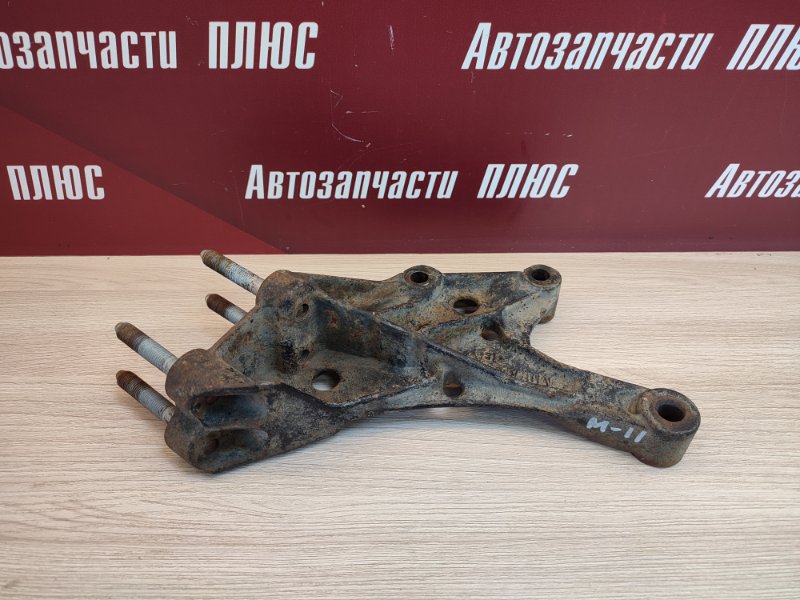 Кронштейн опоры двигателя