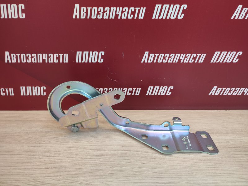 Петля капота