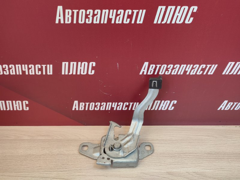 Замок капота