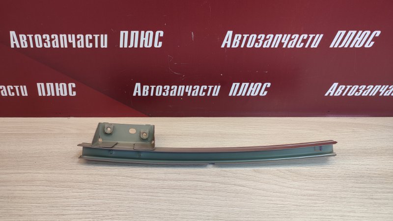 Направляющая стекла двери
