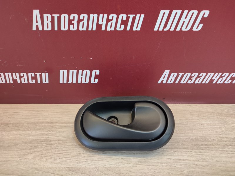 Внутренняя ручка двери