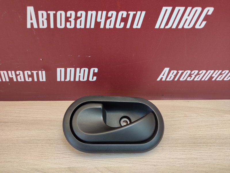 Внутренняя ручка двери